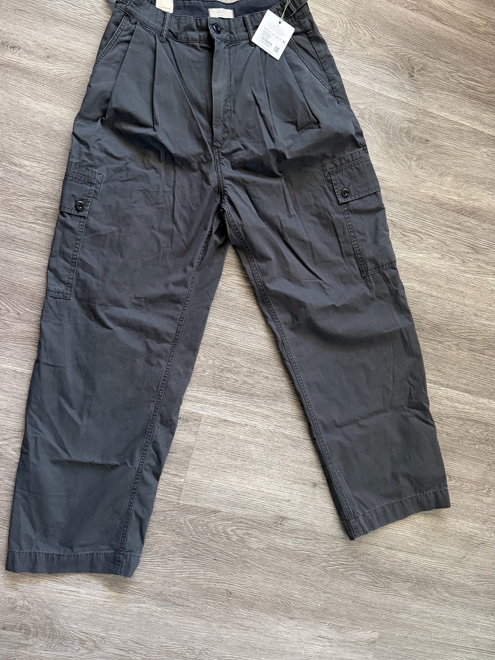 American Eagle Outfitters Wide-Leg Cargo Pants in Dark Brown - Picture 4 of 6